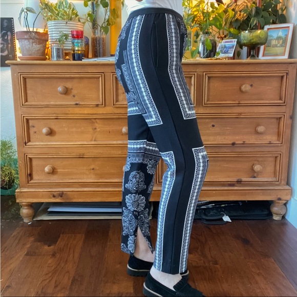 BCBGMAXAZRIA Printed Scarf Pants - Picture 3 of 7